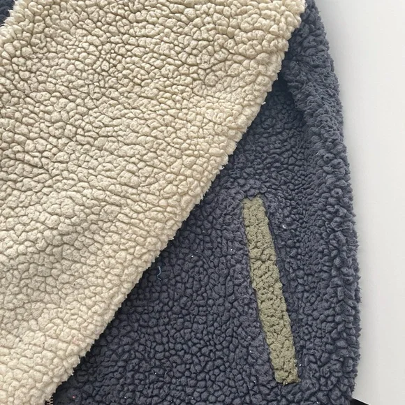 Urban Outfitters Black and Cream Sherpa Jacket - Picture 2 of 3